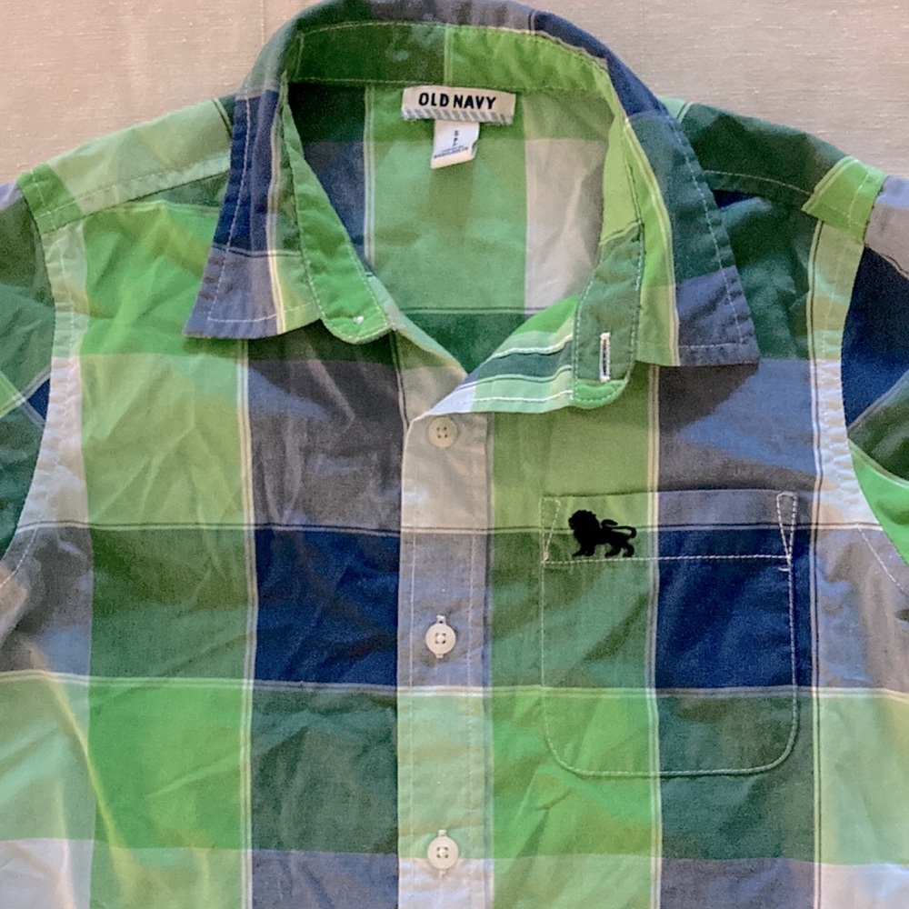 Old Navy Boy’s Checkered Button Down    ‎    size S